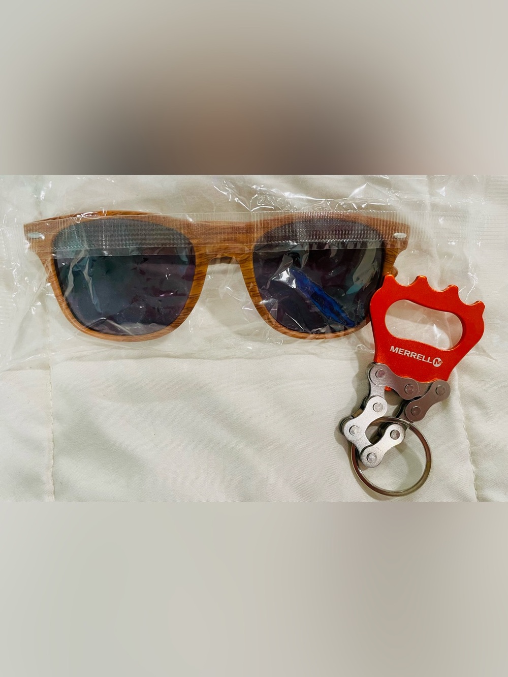 Brand New Merrell Wayfarer Sunglasses and Bike Chain Bottle Opener Keyring Set